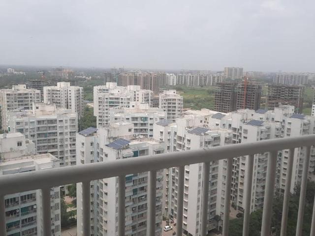 4 BHK Apartment in Jagatpur for rent Ahmedabad. The reference number is 15466096