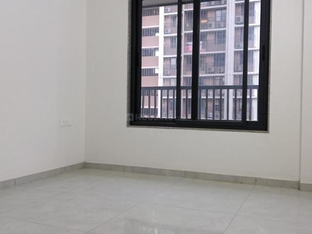 4 BHK Apartment in Jagatpur for rent Ahmedabad. The reference number is 19811711