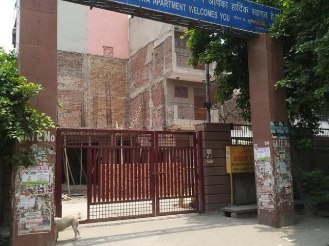 4 BHK Apartment in Jahangirpuri for resale New Delhi. The reference number is 20836738