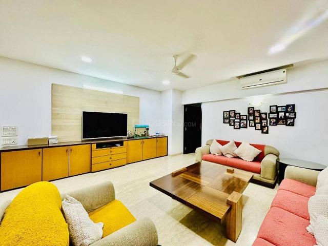 4 BHK Apartment in Juhu for rent Mumbai. The reference number is 19475302