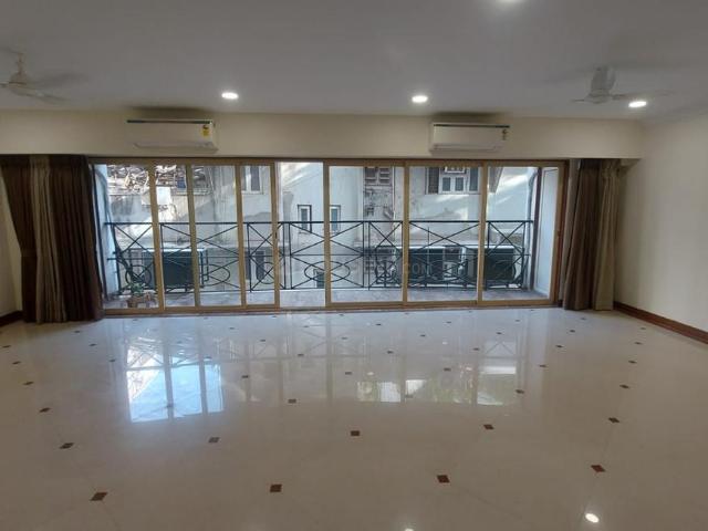 4 BHK Apartment in Vile Parle West for rent Mumbai. The reference number is 20398160