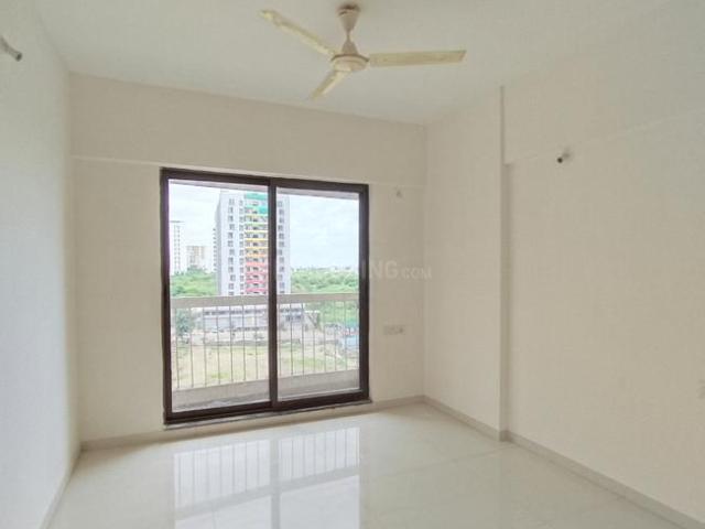 4 BHK Apartment in Mohammed Wadi for rent Pune. The reference number is 21348825