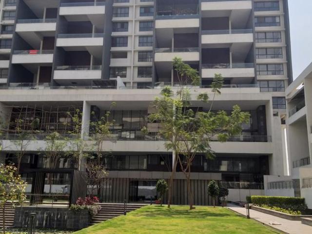 4 BHK Apartment in Mohammed Wadi for resale Pune. The reference number is 21015848
