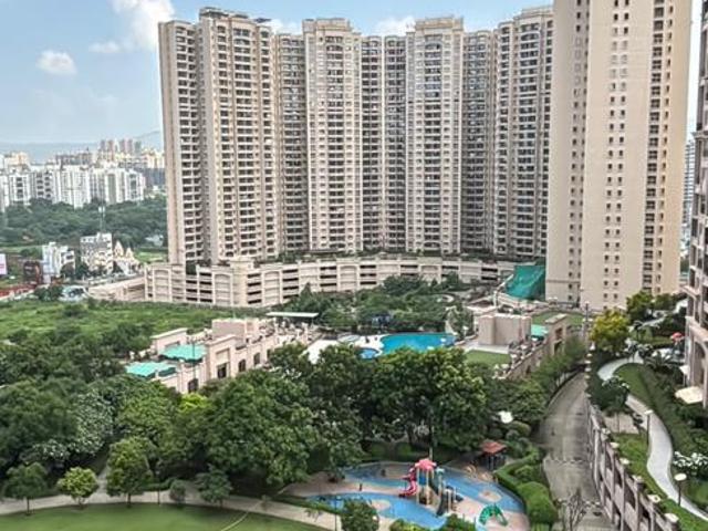 4 BHK Apartment in Mohammed Wadi for resale Pune. The reference number is 21095403