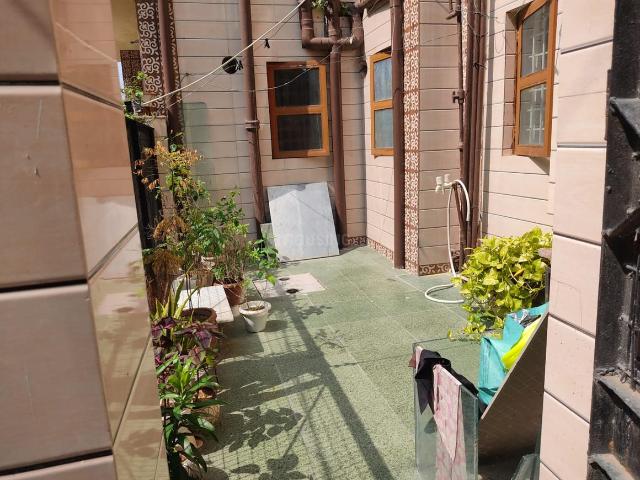 4 BHK Apartment in Mayur Vihar Phase 1 for resale New Delhi. The reference number is 20953941