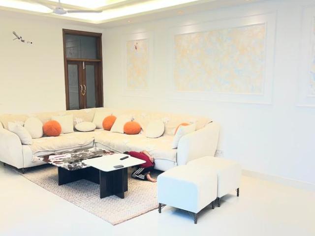 4 BHK Apartment in Mayur Vihar Phase 1 for resale New Delhi. The reference number is 21166603