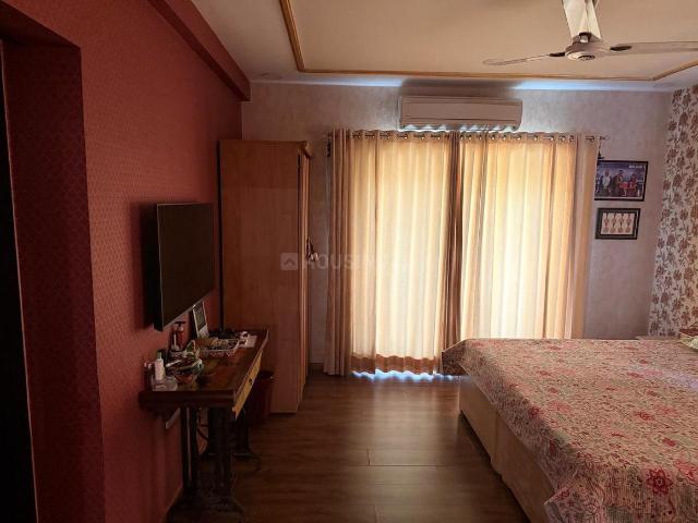 4 BHK Apartment in Madhapur for rent Hyderabad. The reference number is 21244784