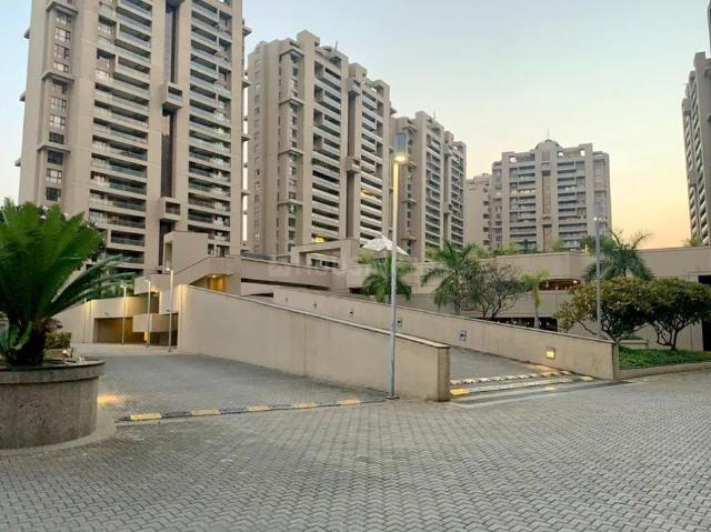 4 BHK Apartment in Magarpatta City for resale Pune. The reference number is 13548651