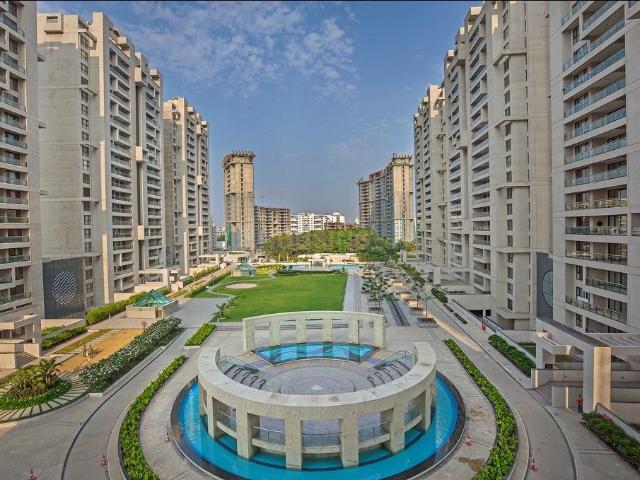 4 BHK Apartment in Magarpatta City for resale Pune. The reference number is 21108681