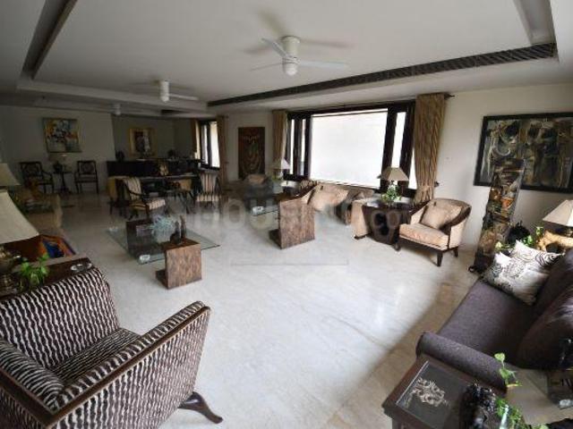 4 BHK Apartment in Maharani Bagh for resale New Delhi. The reference number is 19301640