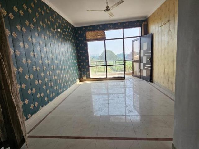 4 BHK Apartment in Maharishi Puram Colony for resale Agra. The reference number is 20220672