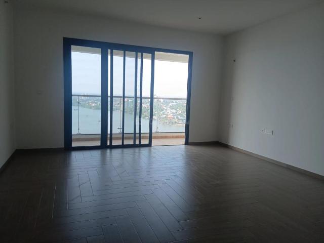4 BHK Apartment in Marine Drive for resale Kochi. The reference number is 19871907