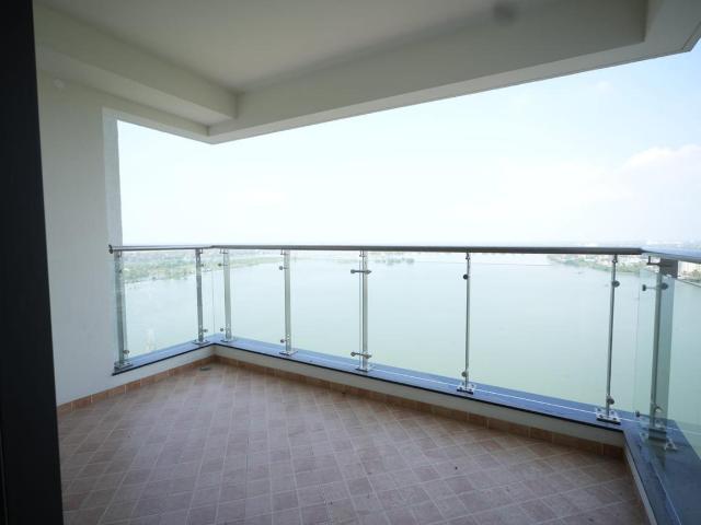 4 BHK Apartment in Marine Drive for resale Kochi. The reference number is 19013584