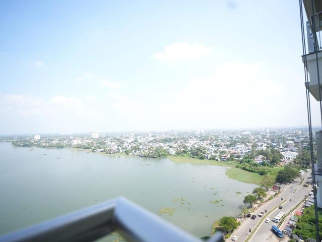 4 BHK Apartment in Marine Drive for resale Kochi. The reference number is 19013620