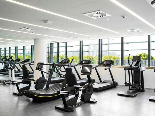 4 BHK Apartment in Marine Lines for resale Mumbai. The reference number is 19389777