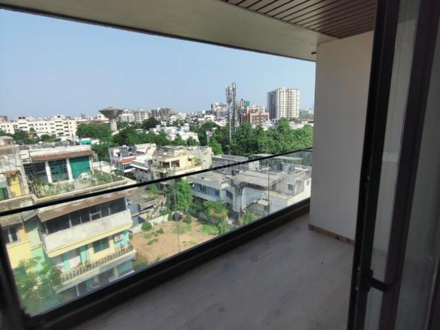 4 BHK Apartment in Navrangpura for rent Ahmedabad. The reference number is 19188693