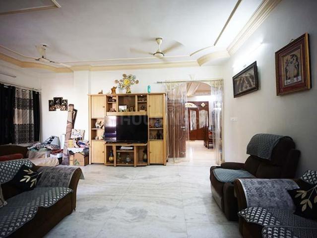 4 BHK Apartment in Navrangpura for resale Ahmedabad. The reference number is 19785131