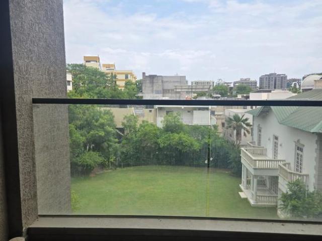 4 BHK Apartment in Navrangpura for resale Ahmedabad. The reference number is 20602944