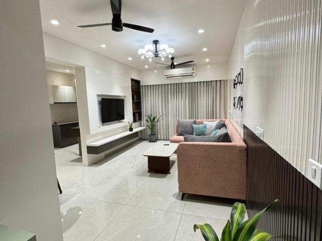 4 BHK Apartment in Navrangpura for resale Ahmedabad. The reference number is 21039259