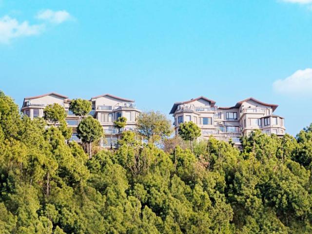 4 BHK Apartment in Naldehra for resale Shimla. The reference number is 21077652