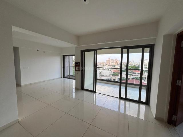 4 BHK Apartment in Naranpura for rent Ahmedabad. The reference number is 20341531
