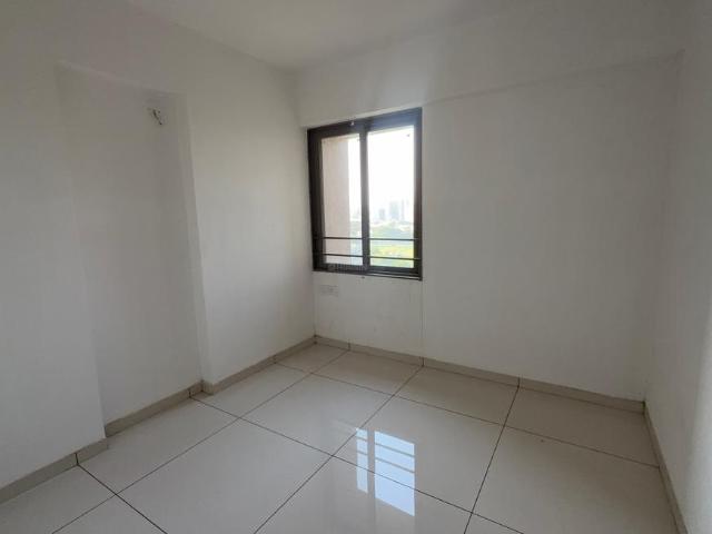 4 BHK Apartment in Naranpura for resale Ahmedabad. The reference number is 21211958