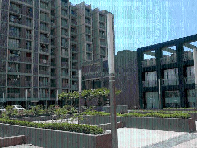 4 BHK Apartment in Nipania for resale Indore. The reference number is 21292558