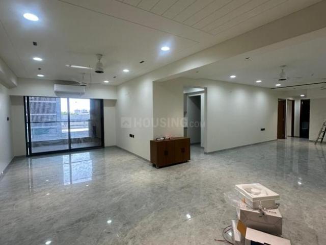 4 BHK Apartment in Sola for rent Ahmedabad. The reference number is 19863339