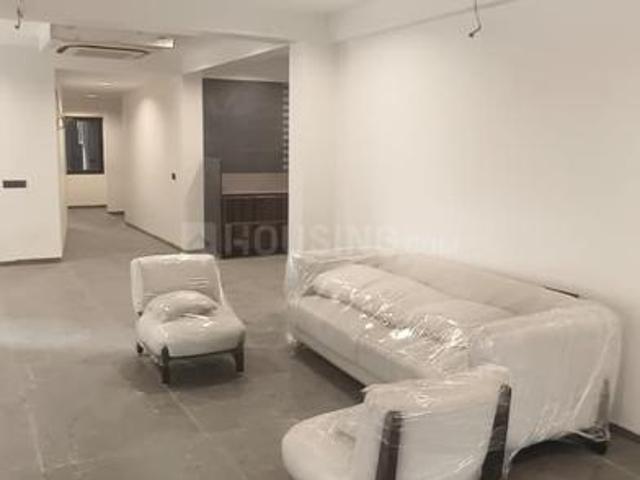 4 BHK Apartment in Satellite for rent Ahmedabad. The reference number is 20560123