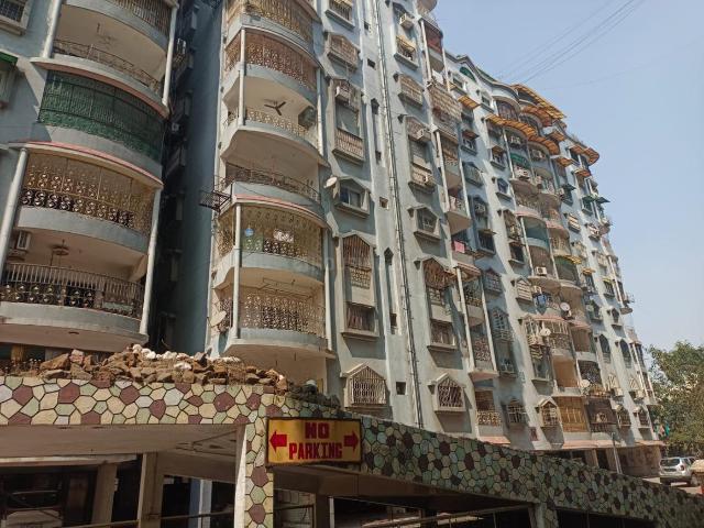 4 BHK Apartment in Satellite for resale Ahmedabad. The reference number is 19947060