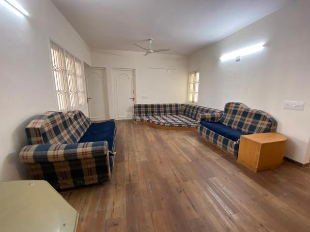 4 BHK Apartment in Satellite for resale Ahmedabad. The reference number is 20943363