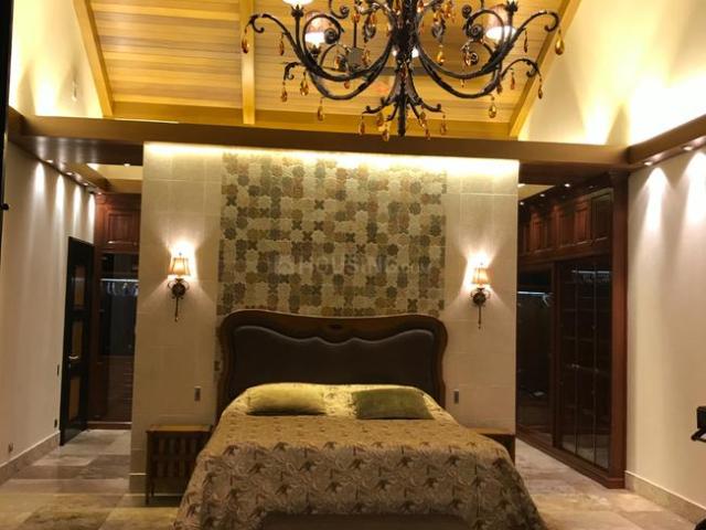 4 BHK Apartment in Santacruz West for resale Mumbai. The reference number is 19470879