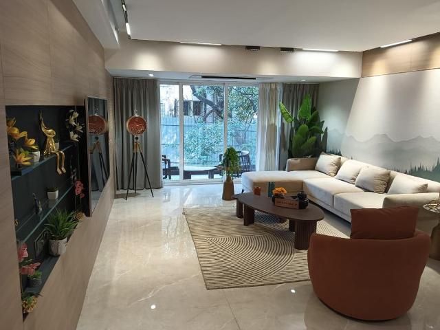 4 BHK Apartment in Santacruz West for resale Mumbai. The reference number is 20271274