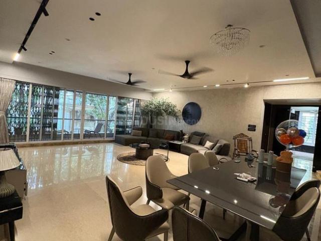 4 BHK Apartment in Santacruz West for resale Mumbai. The reference number is 21212245