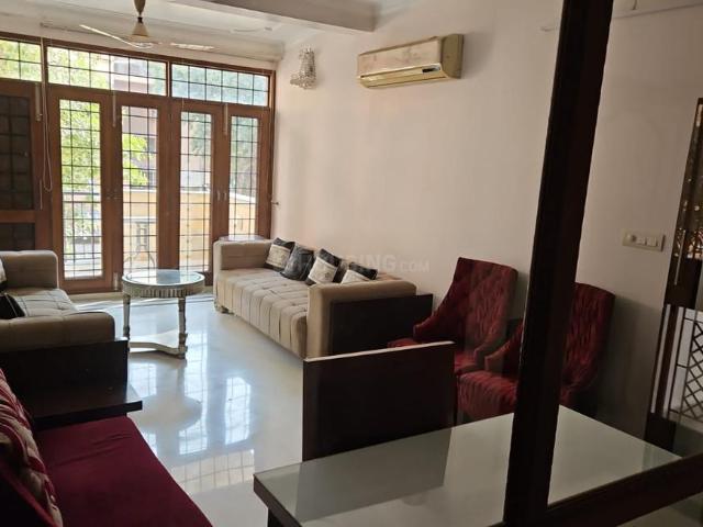 4 BHK Apartment in Sarita Vihar for resale New Delhi. The reference number is 19000188
