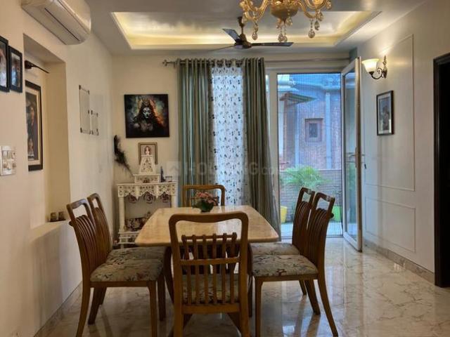 4 BHK Apartment in Sarita Vihar for resale New Delhi. The reference number is 20643979