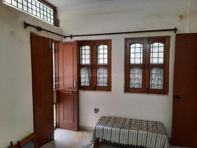 4 BHK Apartment in Sarita Vihar for resale New Delhi. The reference number is 5125314