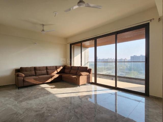 4 BHK Apartment in Science City for rent Ahmedabad. The reference number is 20476047