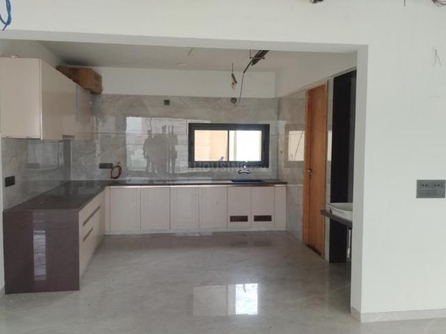 4 BHK Apartment in Science City for rent Ahmedabad. The reference number is 21110143