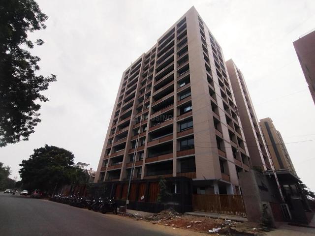 4 BHK Apartment in Science City for resale Ahmedabad. The reference number is 21325728