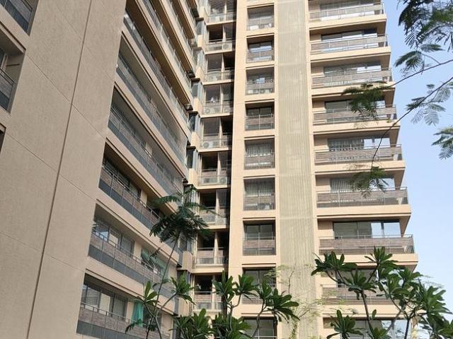 4 BHK Apartment in Science Park for resale Ahmedabad. The reference number is 20131069