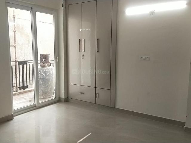 4 BHK Apartment in Sector 143B for rent Noida. The reference number is 21198215