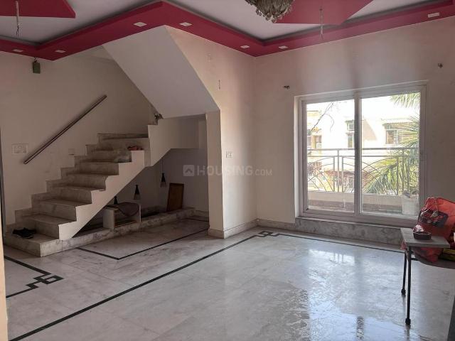 4 BHK Apartment in Sector 15 Rohini for resale New Delhi. The reference number is 16776825