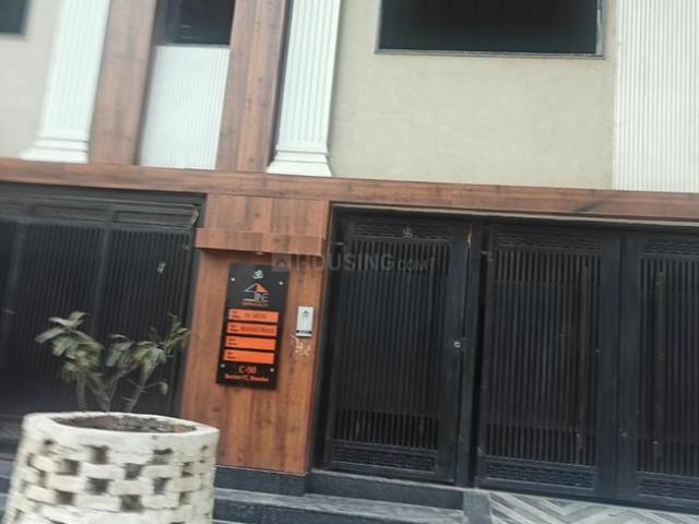 4 BHK Apartment in Sector 17 Dwarka for resale New Delhi. The reference number is 21356924