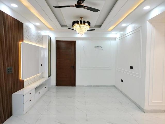 4 BHK Apartment in Sector 18 Dwarka for resale New Delhi. The reference number is 20302843
