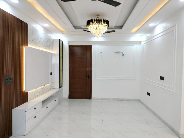 4 BHK Apartment in Sector 18 Dwarka for resale New Delhi. The reference number is 20302807