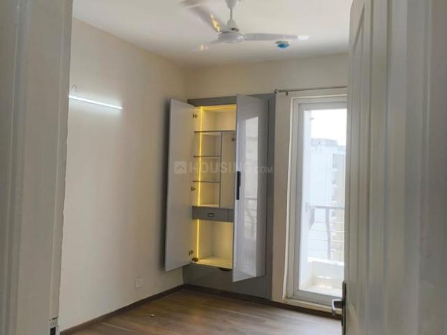 4 BHK Apartment in Sector 100 for rent Noida. The reference number is 20352472