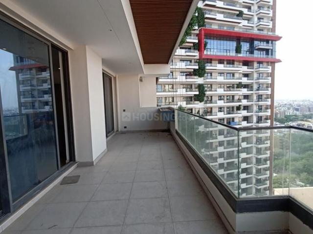 4 BHK Apartment in Sector 107 for rent Noida. The reference number is 19912143