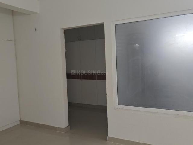 4 BHK Apartment in Sector 107 for rent Noida. The reference number is 20998772