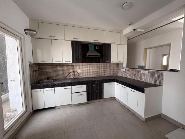 4 BHK Apartment in Sector 107 for rent Noida. The reference number is 21065176